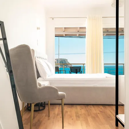 Ionio Hotel *