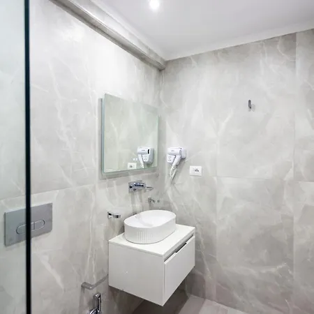 Ionio Hotel *